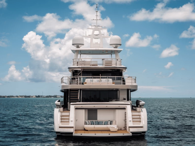 Hire Luxury Yacht Azimut with a boat licence