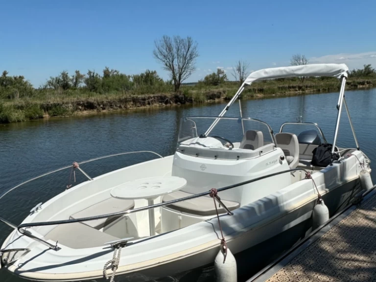 Jeanneau Cap Camarat 5.5 CC Serie 2 Style charter bareboat or skippered in  Palavas-les-Flots