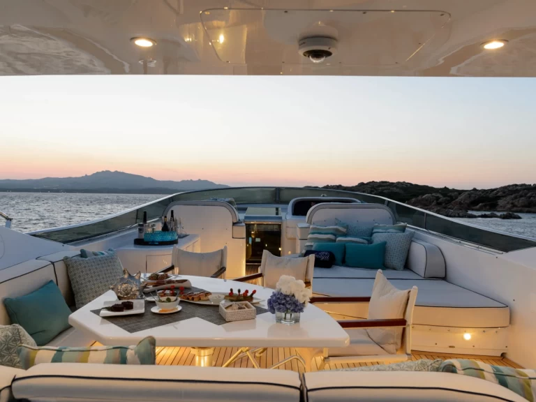 Luxury Yacht to hire Poltu Quatu at the best price