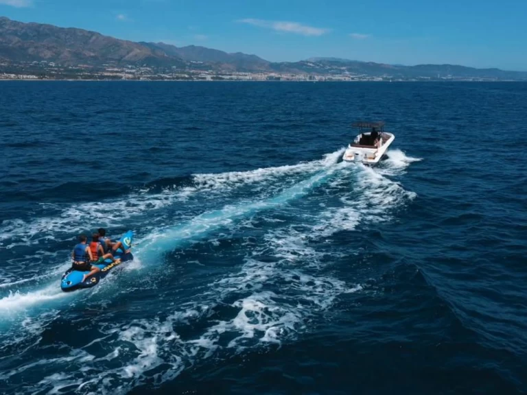 Hire Motorboat Suzuki with a boat licence