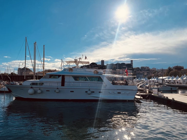Charter a Cantieri Di Pisa Pegasus in Vieux Port de Cannes on Samboat