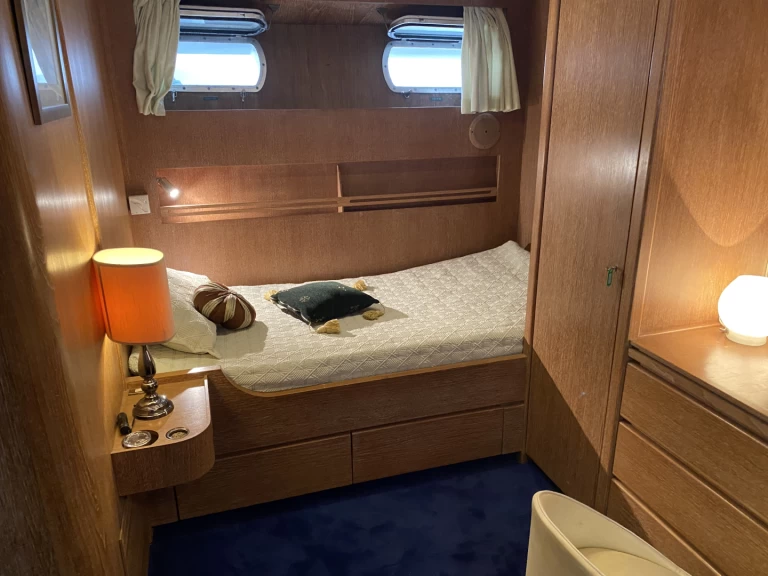 Charter a Cantieri Di Pisa Pegasus in Vieux Port de Cannes on Samboat