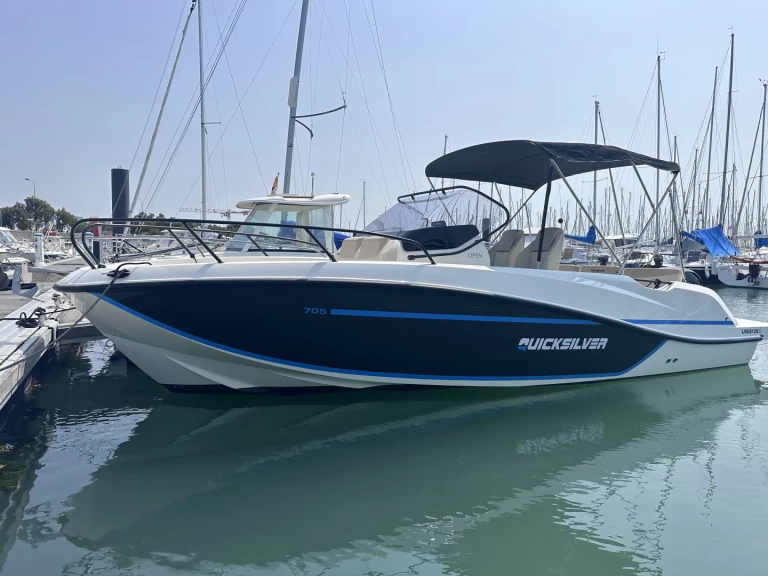 Yacht hire La Rochelle cheap 705 Open