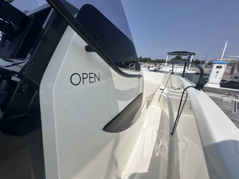 Hire Motorboat Quicksilver with a boat licence