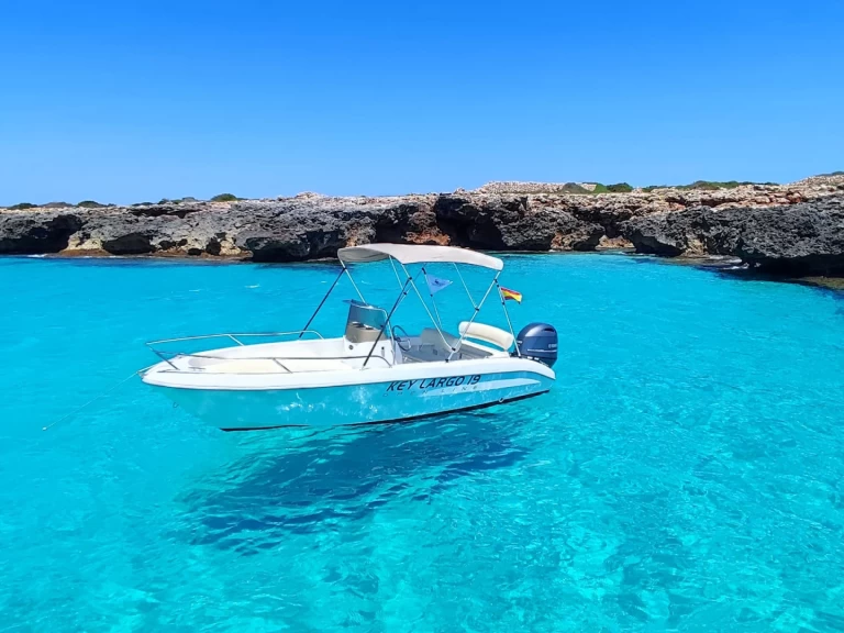 Hire Motorboat with or without skipper Sessa Marine Puerto de Fornells
