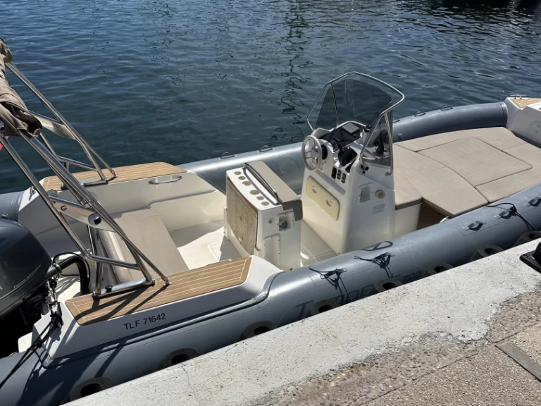 Charter a Capelli Capelli 700 Sun in Port de Hyères (St Pierre) on Samboat