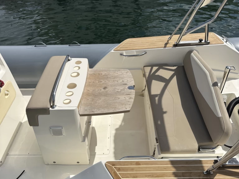 Hire RIB with or without skipper Capelli Port de Hyères (St Pierre)