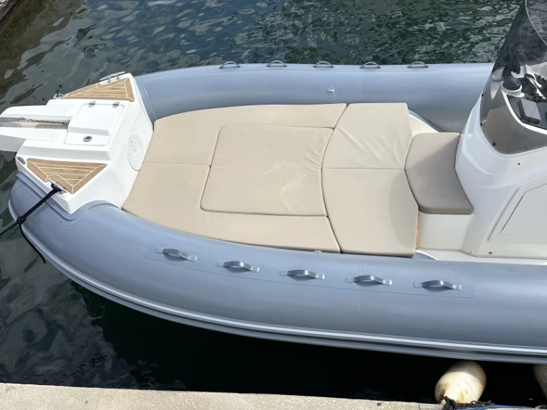 Hire RIB Capelli with a boat licence