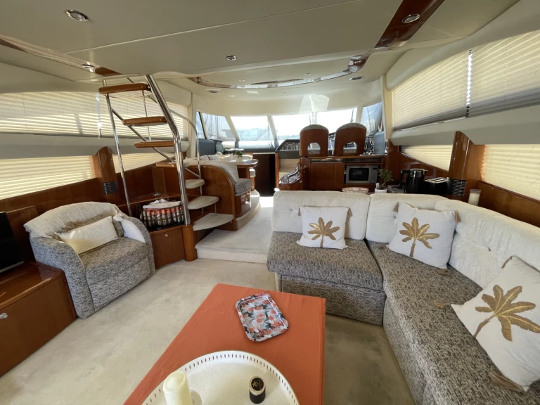 Luxury Yacht to hire Hyères at the best price