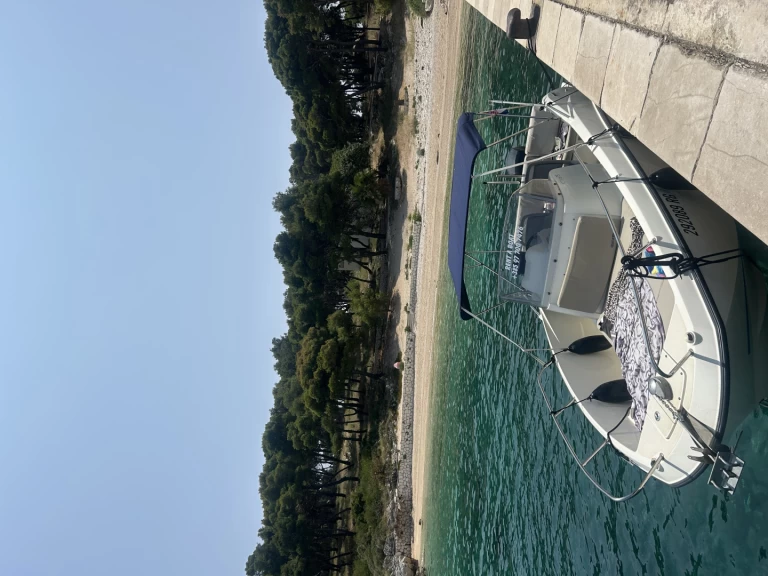 Charter a Quicksilver Activ 675 Open in Rogoznica on Samboat