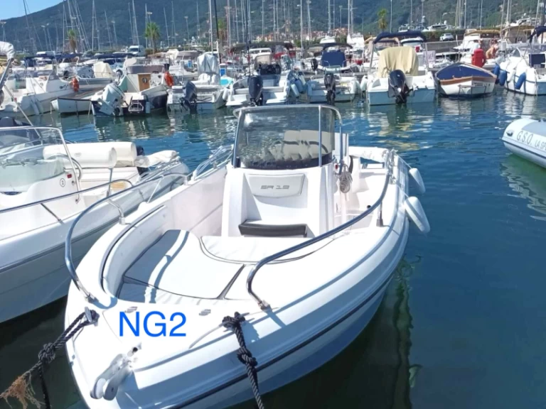 Yacht hire La Spezia cheap VOYAGER 19