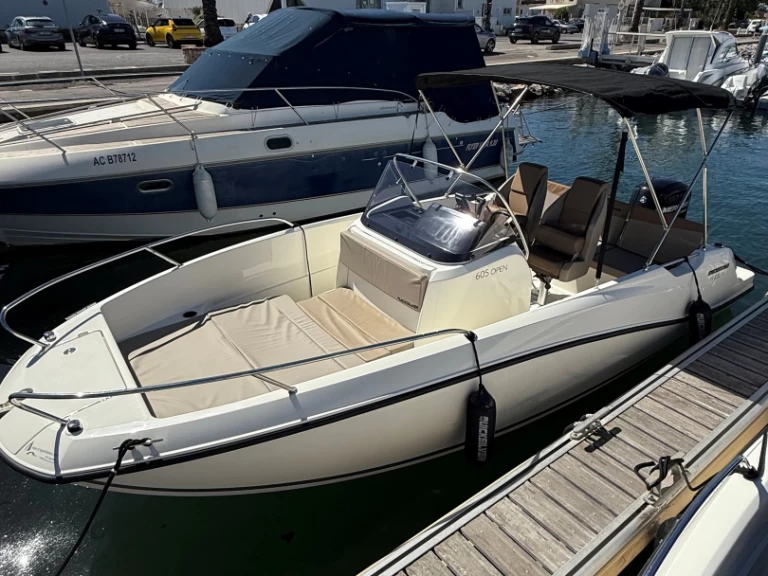 Motorboat to hire Saint-Cyprien at the best price