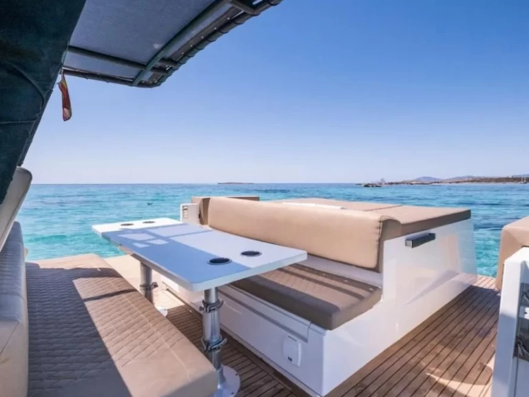 Motorboat to hire Ibiza Magna at the best price