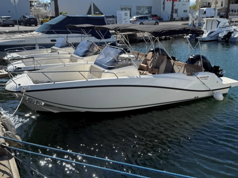 Hire Motorboat Quicksilver with a boat licence