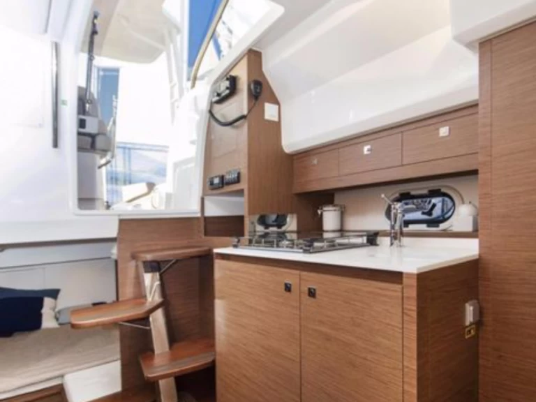 Yacht charter Puerto Portals - Jeanneau Cap Camarat 10.5 WA on SamBoat