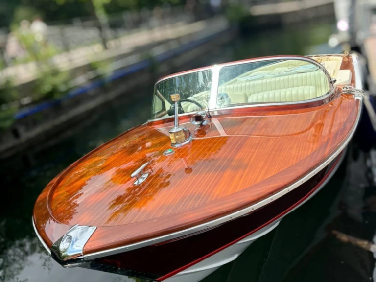 Motorboat hire in Como (City) - Colombo Super Indios 