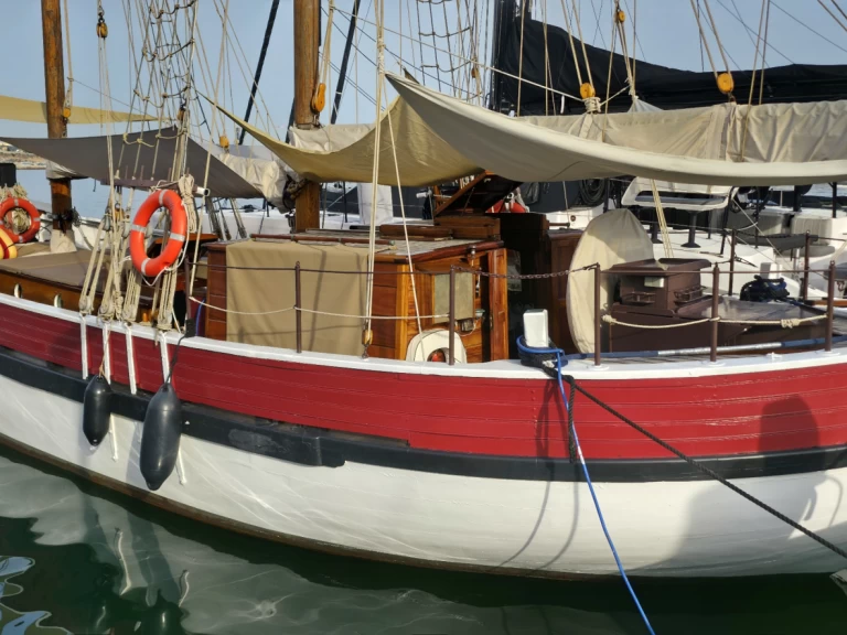 Sailboat to hire Marseille at the best price