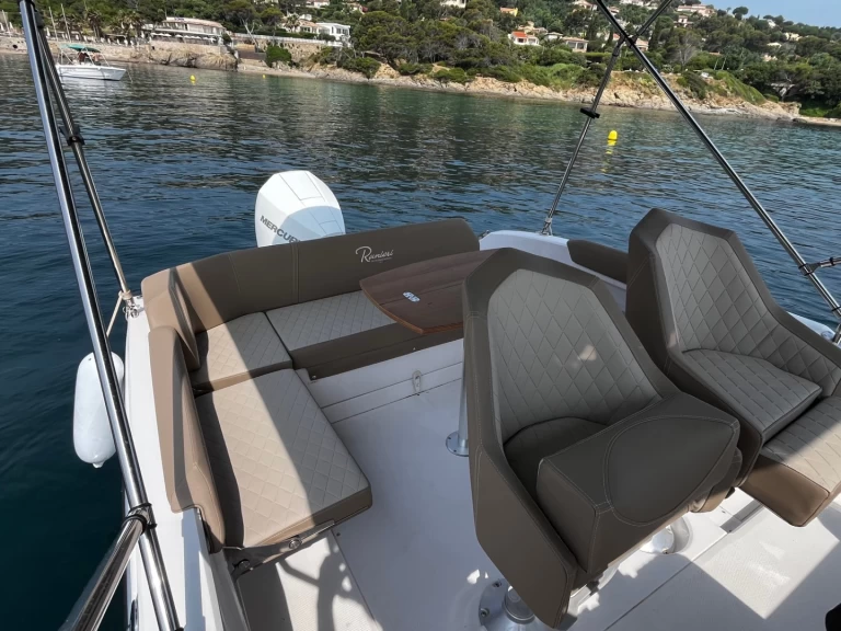 Charter a Ranieri Next 240 Sh in Saint-Raphaël on Samboat