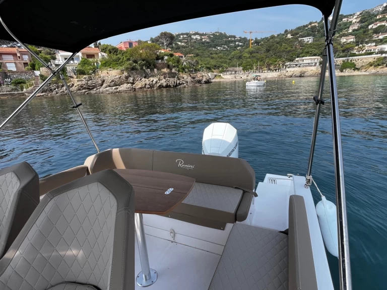 Hire Motorboat Ranieri with a boat licence