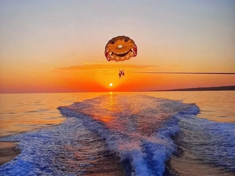 Hire Motorboat Mercan with a boat licence
