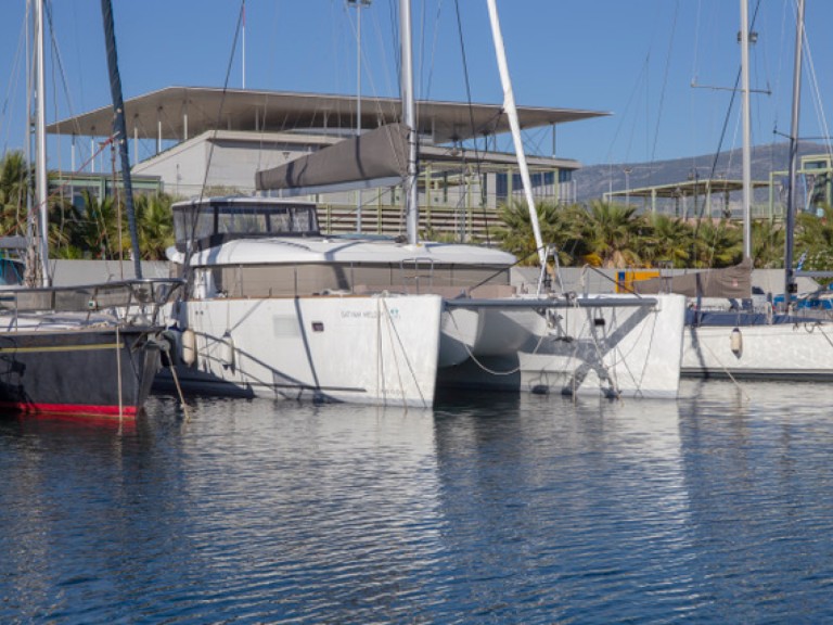 Hire Catamaran Lagoon with a boat licence