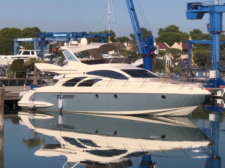 Charter a Azimut Azimut 50 Fly in Poreč on Samboat