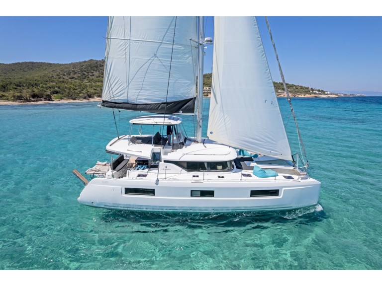 Hire Catamaran Lagoon with a boat licence