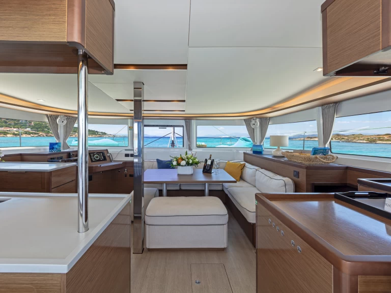 Catamaran to hire Alimos at the best price