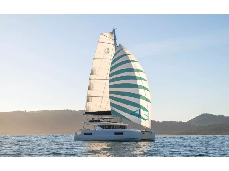 Hire Catamaran Lagoon with a boat licence