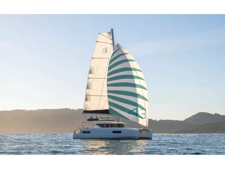 Hire Catamaran Lagoon with a boat licence