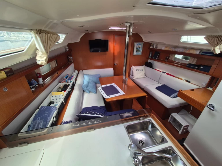 Yacht charter Hjellestad - Bénéteau Oceanis 37 on SamBoat
