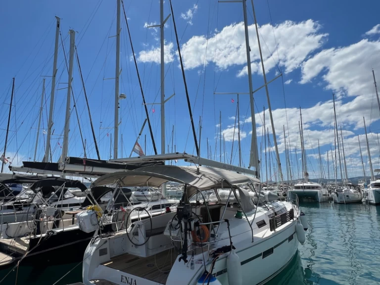 Sailboat hire in Kaštela - Bavaria Cruiser 41