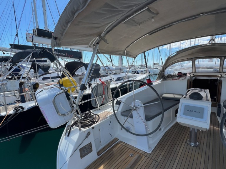 Hire Sailboat Bavaria with a boat licence