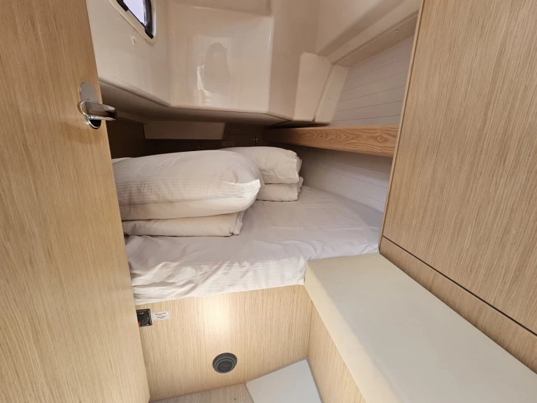 Hire Sailboat Bavaria with a boat licence