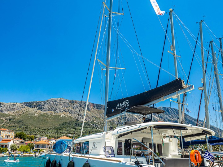 Hire Catamaran Lagoon with a boat licence