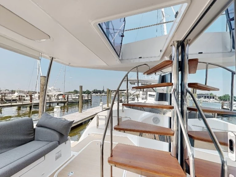 Charter a Fountaine Pajot Fountaine Pajot MY6 in Annapolis on Samboat