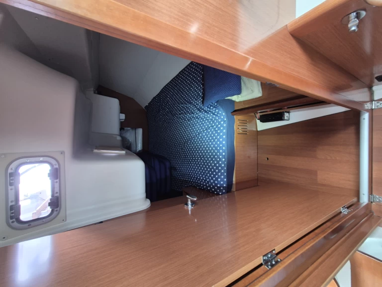Sailboat to hire Hjellestad at the best price