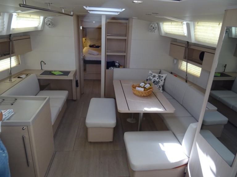 Sailboat hire in Alimos - Bénéteau Oceanis 46.1