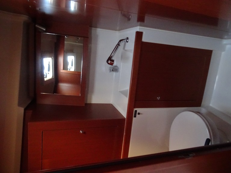 Sailboat to hire Lefkáda at the best price