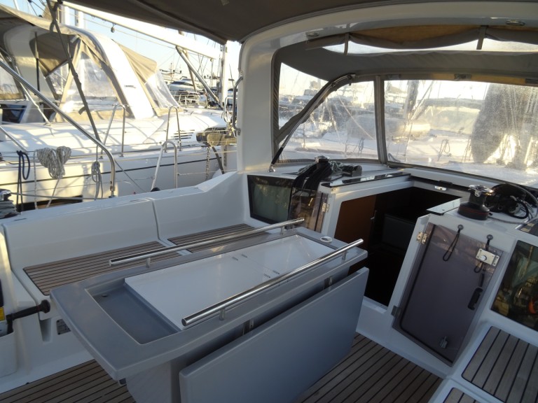 Bénéteau Oceanis 41.1 charter bareboat or skippered in  Lefkáda