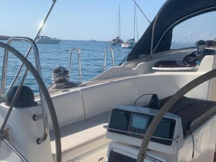 Hire Sailboat with or without skipper Bavaria Marseille