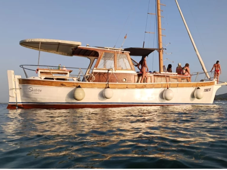 Hire a Custom Made Leut Biograd na Moru