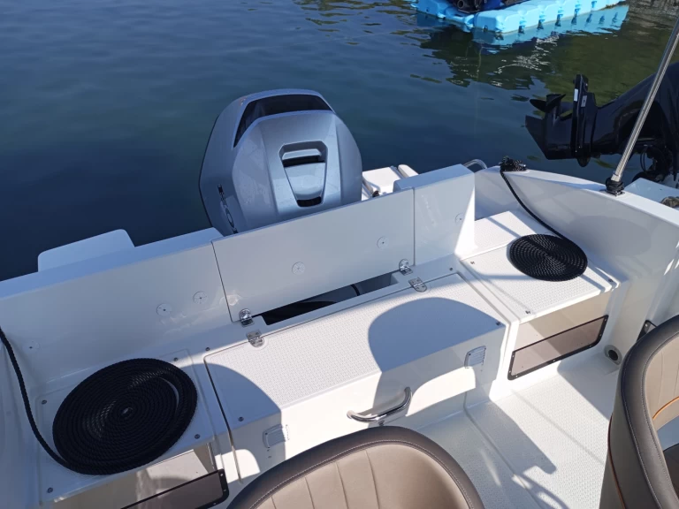 Yacht hire Šibenik cheap Sun Cruiser 630