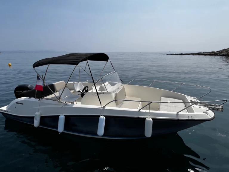 Motorboat to hire Saint-Aygulf at the best price