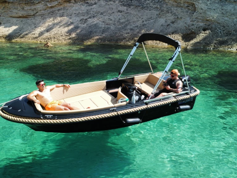 Charter a Silent Yachts 525 in Sant Antoni de Portmany on Samboat