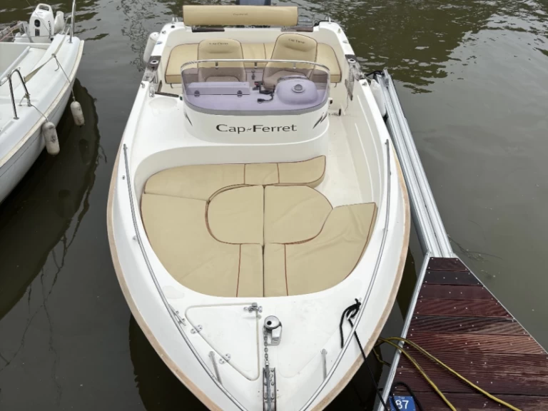 Yacht charter Grand Piquey - B2 Marine Cap Ferret 650 Open on SamBoat