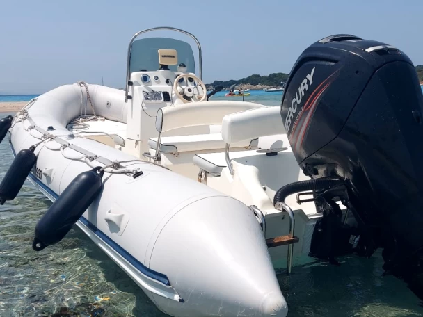 Hire Motorboat with or without skipper Zodiac Sainte-Lucie de Porto-Vecchio