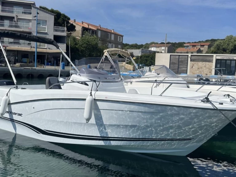 Hire Motorboat Bénéteau with a boat licence