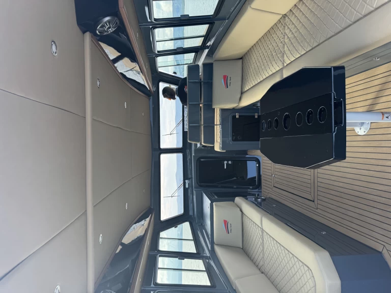 Hire Motorboat Colnago with a boat licence