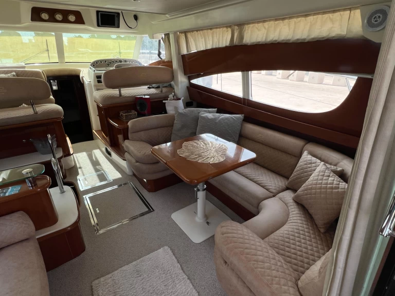 Motorboat to hire Podstrana at the best price